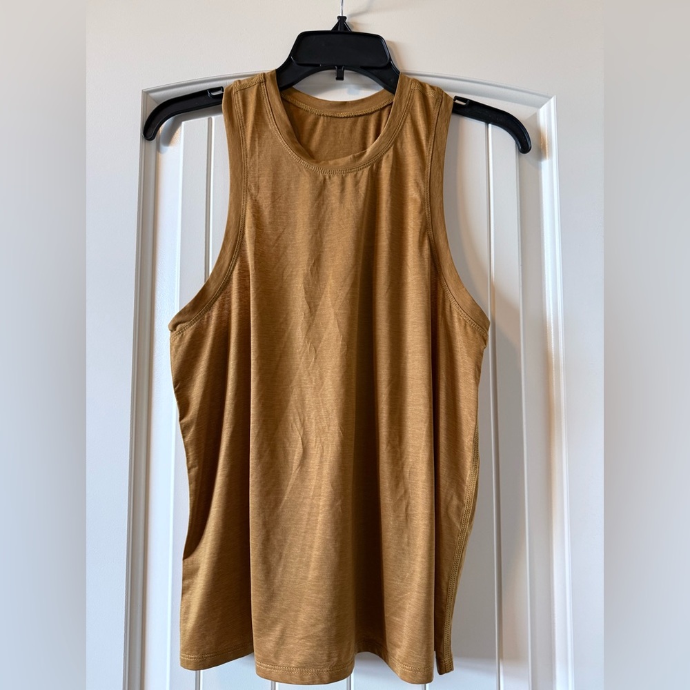 Vuori Women's Tank Top in Caramel Brown